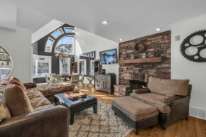 Roomy 4BR Townhome Near Main St with Private Hot Tub